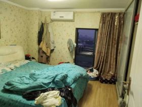 鸿运大厦 4室2厅2卫 158m&sup2;