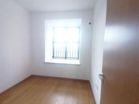 绿地新里城 3室2厅2卫 115m&sup2;