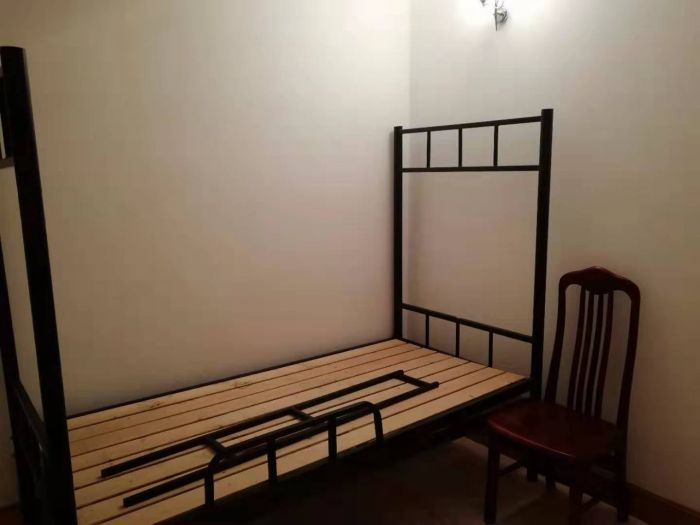 莲花苑 5室2厅1卫 94.41m&sup2;