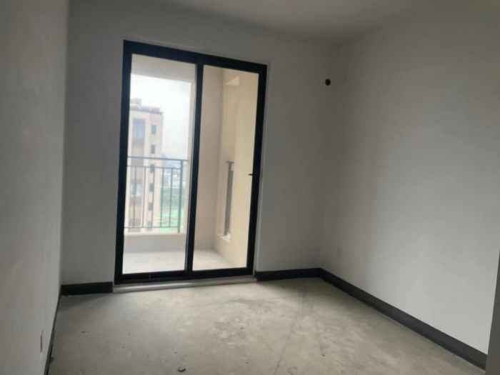 绿地新里城 3室2厅2卫 106m&sup2;