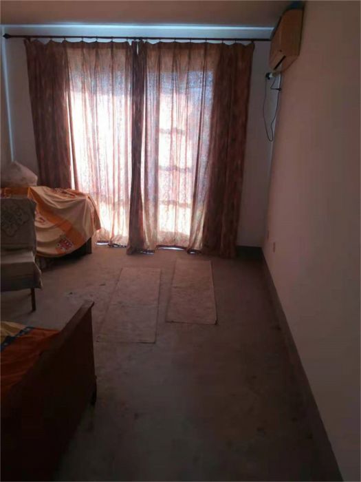星湖花园 3室2厅2卫 205.3m&sup2;