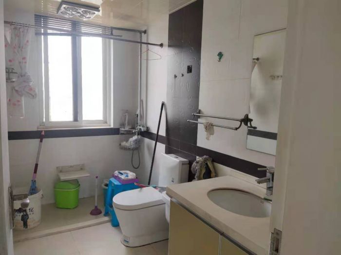 天山花苑 4室2厅1卫 105m&sup2;
