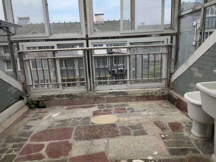 天山花苑 4室2厅1卫 105m&sup2;