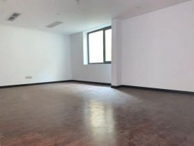 军山花园 3室3厅2卫 137m&sup2;