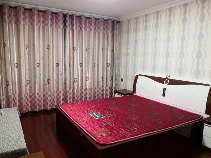 天山花苑 3室2厅1卫 133m&sup2;