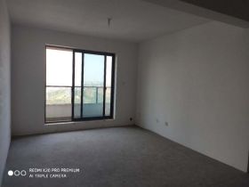 万濠星城 5室2厅2卫 200m&sup2;