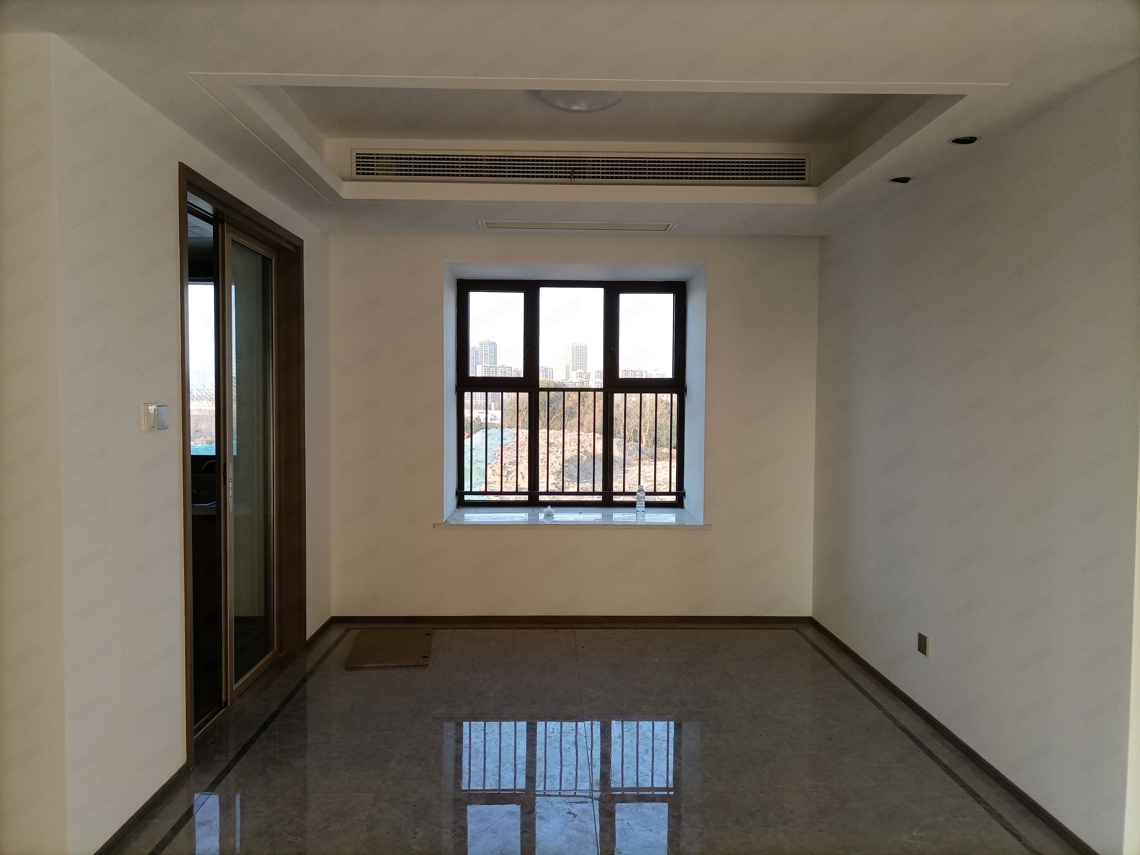珑府 4室2厅2卫 145m&sup2;