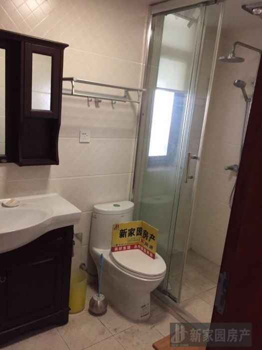 景华城 3室2厅2卫 133m&sup2;