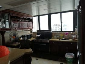 高迪晶城 5室3厅4卫 276m&sup2;