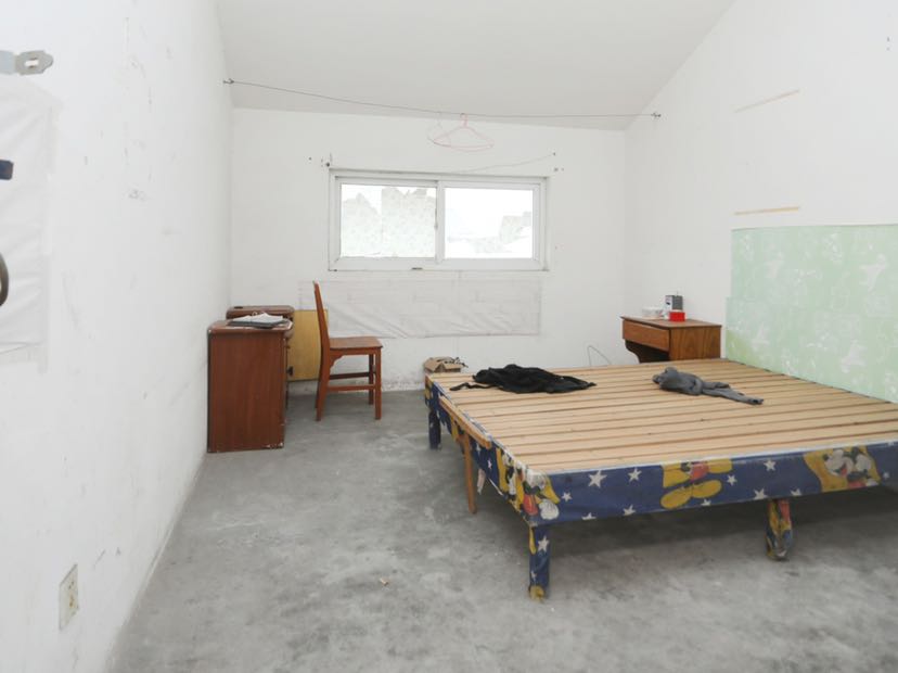 紫东花苑 6室1厅2卫 198m&sup2;