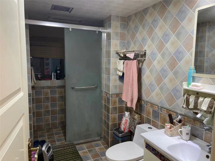 华强城 3室2厅1卫 125m&sup2;