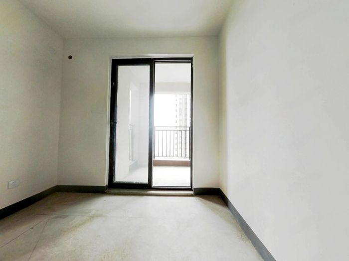 绿地新里城 3室2厅1卫 106m&sup2;