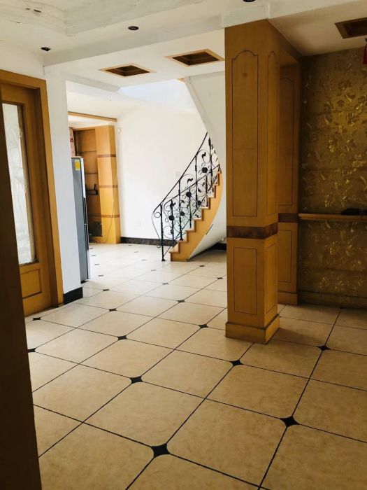 黎明花园 3室2厅1卫 186m&sup2;