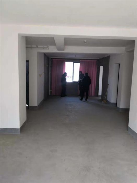 星湖花园 3室2厅2卫 205.3m&sup2;