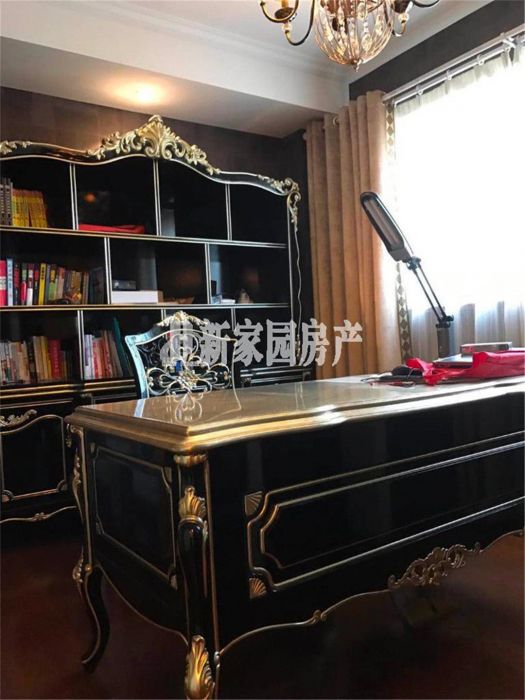 润华国际中心 4室2厅2卫 180m&sup2;