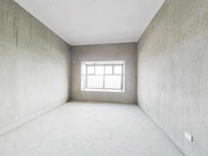 华强城 4室2厅2卫 158m²