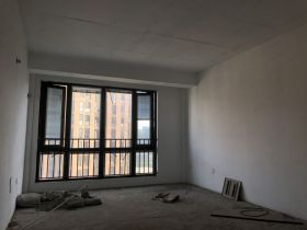 莱茵河畔 4室2厅2卫 135m&sup2;