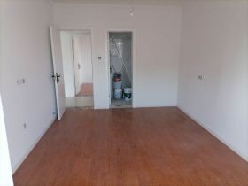 濠西园 6室3厅3卫 150m&sup2;