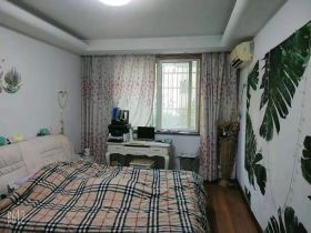 新龙花苑 3室2厅1卫 140m&sup2;