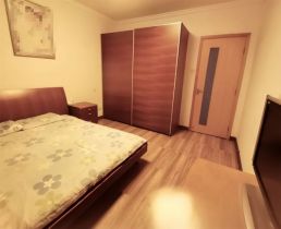 鸿运城市花苑 3室2厅2卫 126m&sup2;