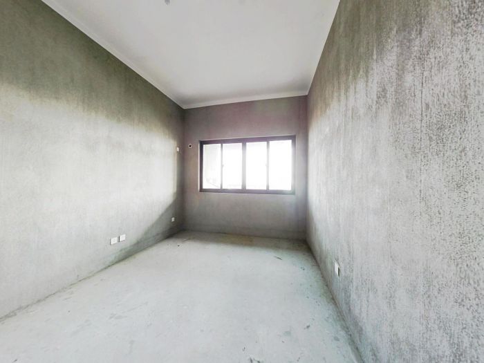 华强城 4室2厅2卫 158m²