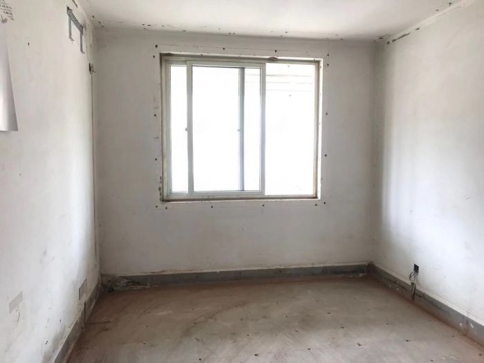外滩小区 5室3厅2卫 222m²