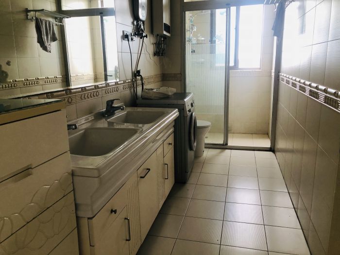 王府大厦 3室2厅2卫 163m&sup2;