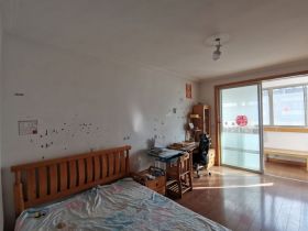 前景花苑 4室2厅2卫 141m&sup2;