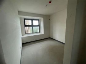 绿地新里城 3室2厅1卫 90m²