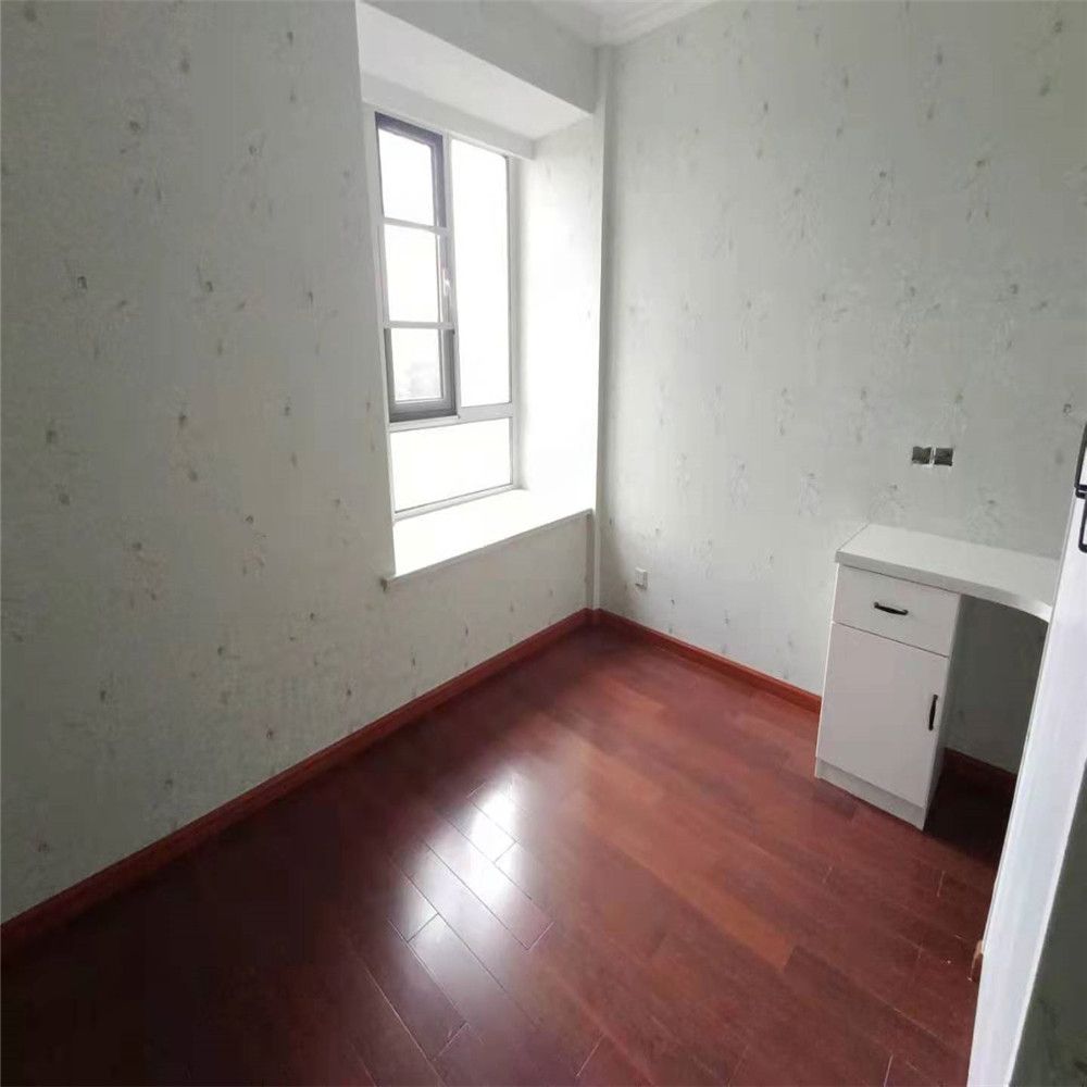 军山花园 3室2厅2卫 138m&sup2;