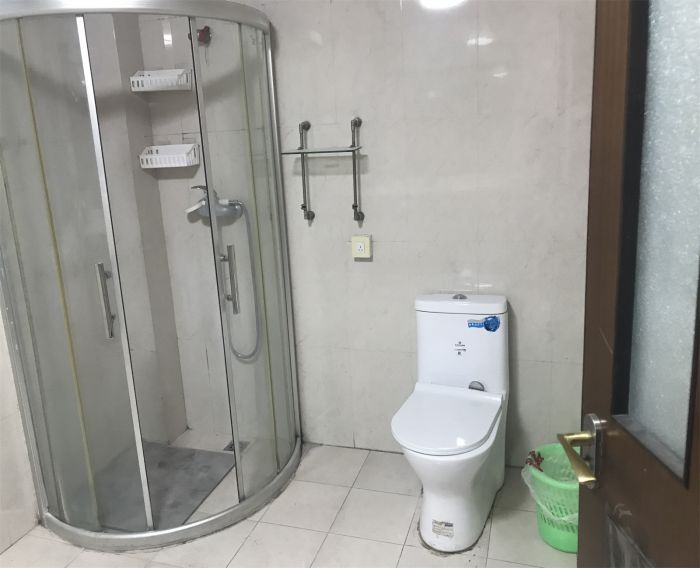 翡翠花园 3室2厅2卫 150m&sup2;