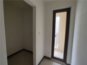 绿地新里城 3室2厅2卫 106m&sup2;