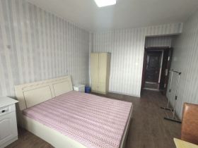 新港花苑 5室1厅2卫 135m&sup2;