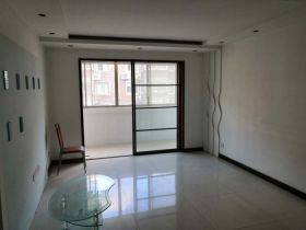 前景花苑 3室2厅1卫 137m&sup2;