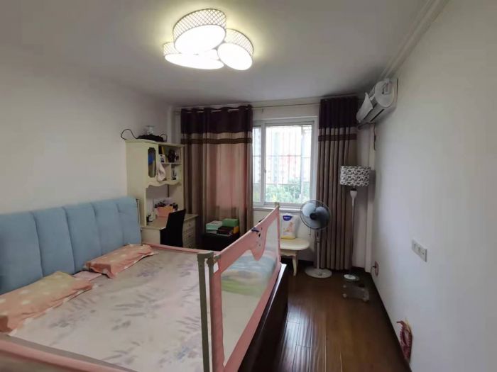 新港花苑 4室2厅2卫 106.5m&sup2;