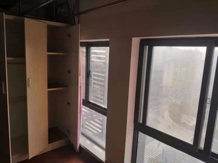 鸿运大厦 2室1厅1卫 71m&sup2;