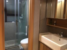雍华府 3室2厅2卫 114m&sup2;