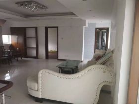 天安花园 4室2厅3卫 147m&sup2;