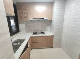 云樾东方 3室2厅1卫 95m&sup2;