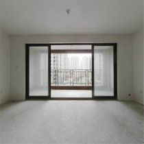 皇家花园北区 4室2厅2卫 143m&sup2;