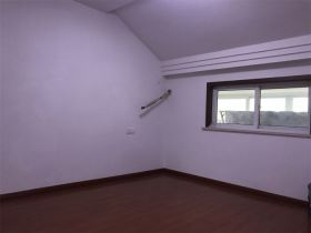 东城花园 5室2厅2卫 133m&sup2;