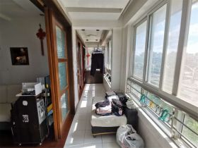 五一新村西区 4室2厅2卫 164m&sup2;