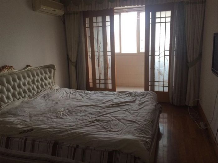 光明南村 5室2厅1卫 191m&sup2;