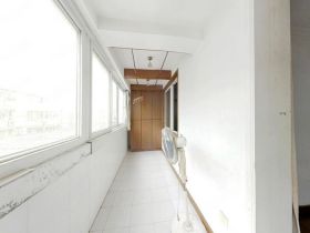 外滩小区 3室2厅1卫 125m&sup2;