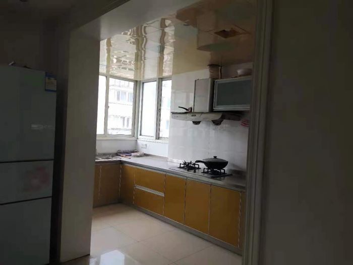 天山花苑 4室2厅1卫 105m&sup2;