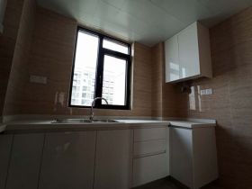 绿地新里城 3室2厅2卫 116m&sup2;