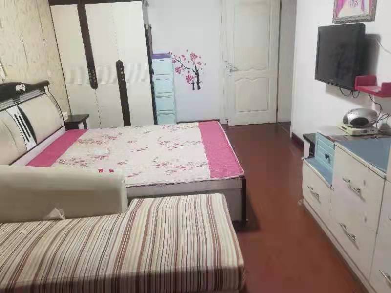 紫荆花园 3室2厅1卫 96m&sup2;