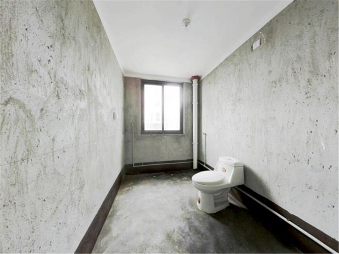 皇家花园北区 4室2厅2卫 143m&sup2;