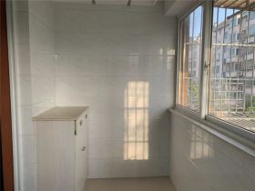 紫东花苑 3室1厅1卫 75m&sup2;