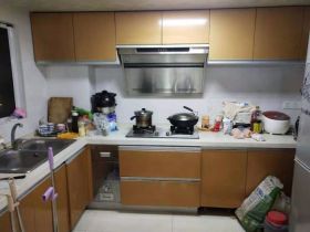 鸿运大厦 4室2厅2卫 158m&sup2;